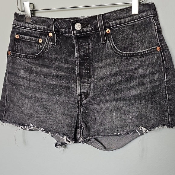 Levi's 501 Size 29 Button Fly Festival VSCO Black Denim Cut Off Women's Shorts - Picture 2 of 11
